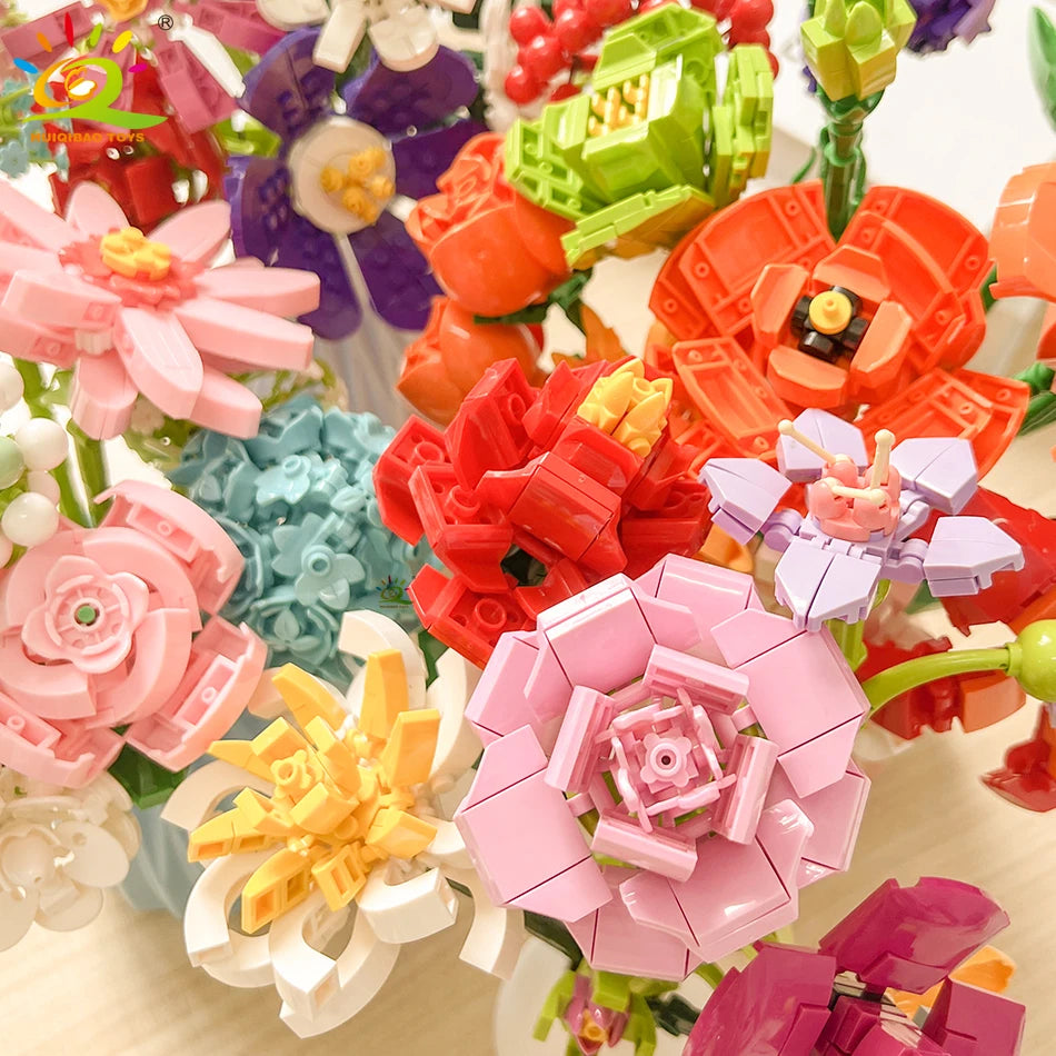Bouquets de fleurs avec vases
